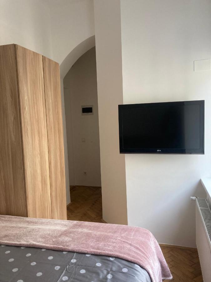 Tiny Twix Room In The City Centre Ljubljana Eksteriør billede